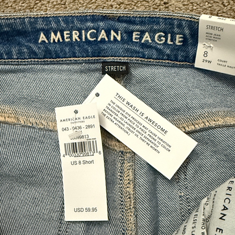 American Eagle Distressed Light Acid Washed Mom Jean -8 short - Picture 12 of 12